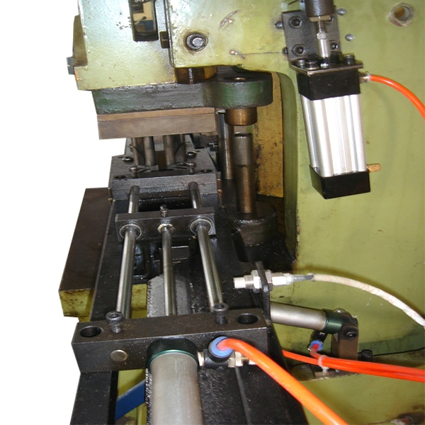 Model Qd2w Zigzag Spring Auto Cutting and Curving Machine